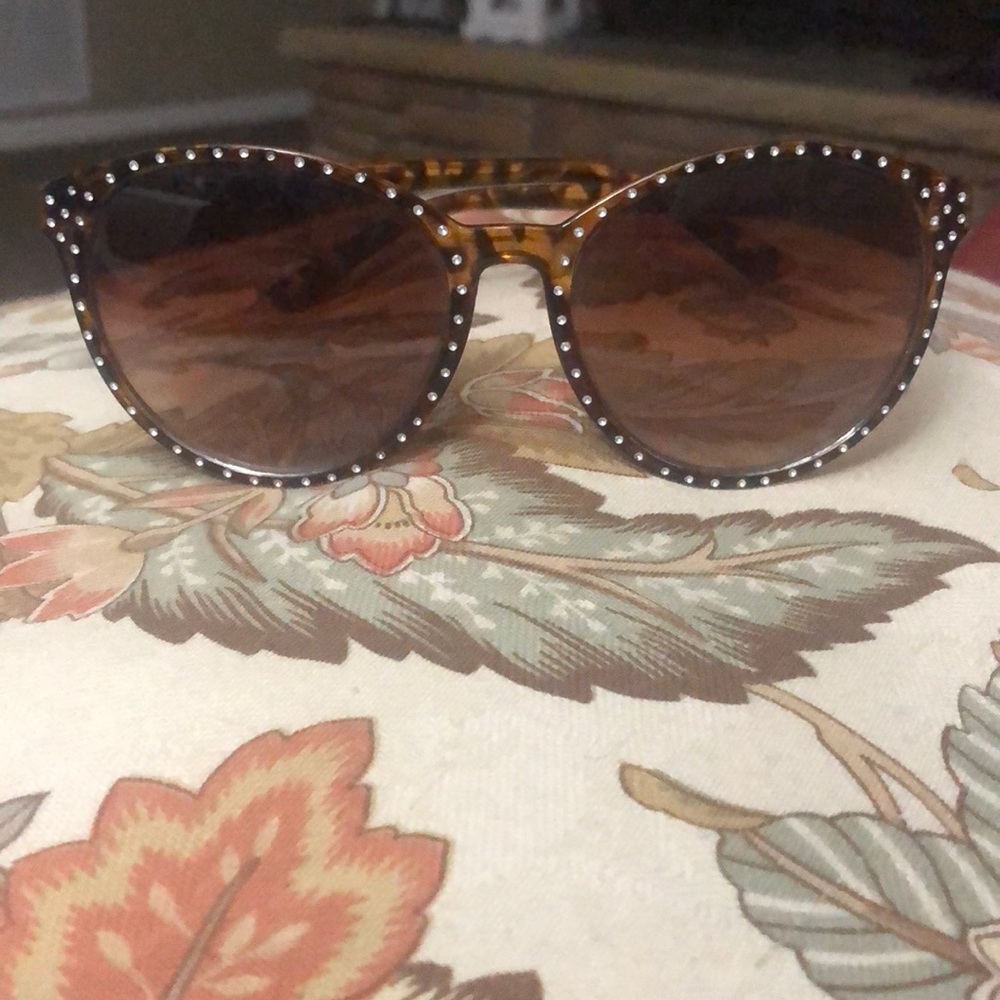 Large lens rhinestone shades